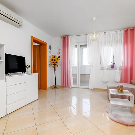 Apartament With A Parking Space Liznjan, Medulin - 21802 *